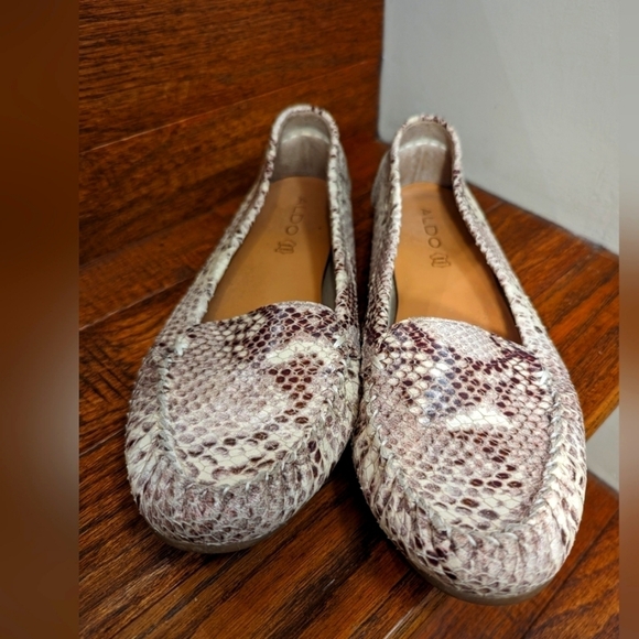 Aldo neutral cream, tan gray   snakeskin loafers Size 9 - Picture 3 of 12